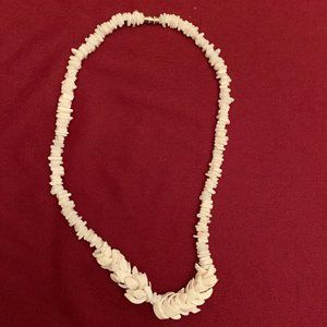 White Hawaii Seashell Necklace with barrel screw clasp. 7" Long Pre owned.